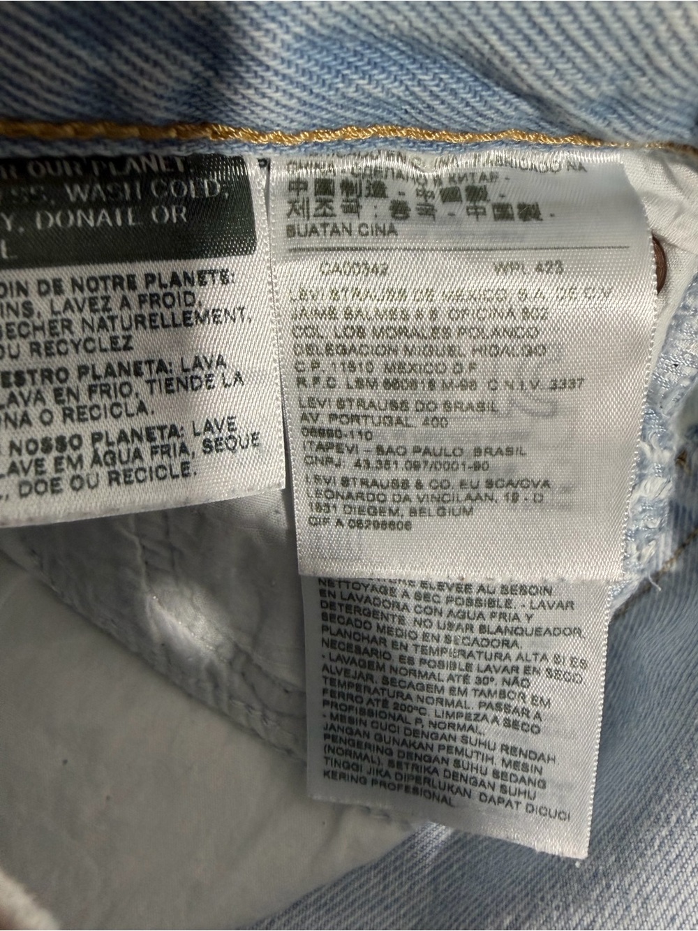 Vintage Y2K Levi's Light Blue Distressed Cut-Off Denim Shorts - 24 - Picture 11 of 11